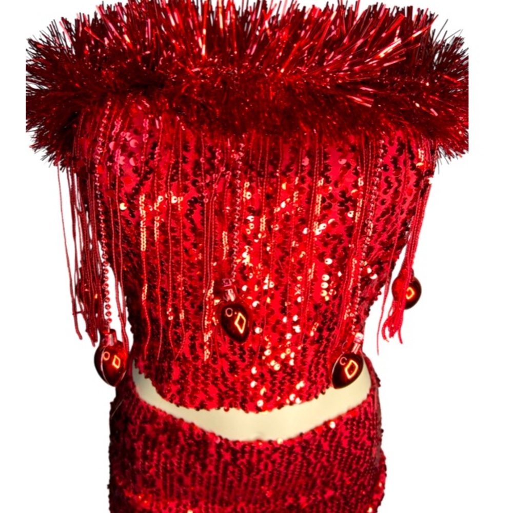 LOVE ON A HANGER Christmas Red Sequin Tinsel Crop Top & Skirt Women's
Size Small - Picture 6 of 8